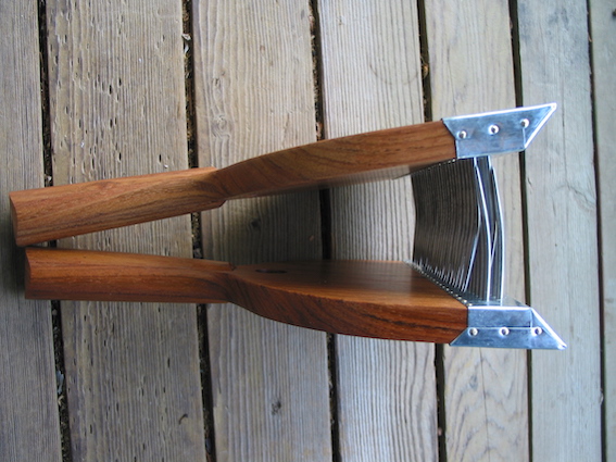 interlnked paddle combs